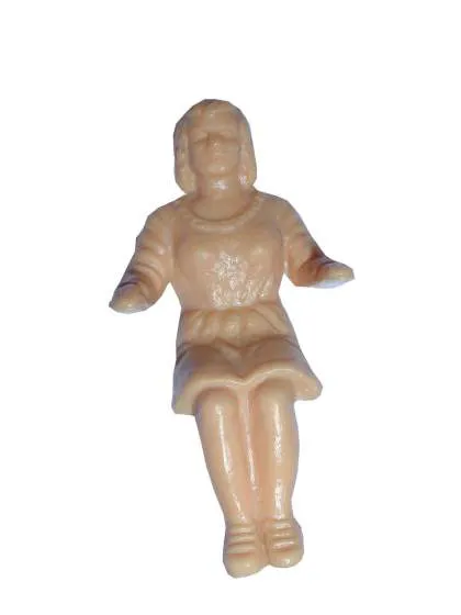 LGB Figur Frau sitzend