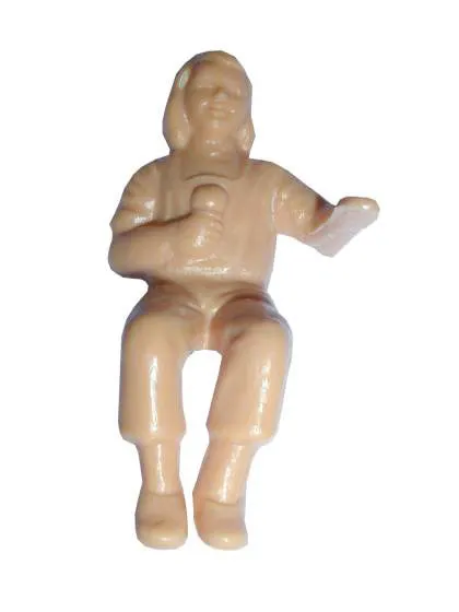 LGB Figur Mädchen sitzend mit Eis
