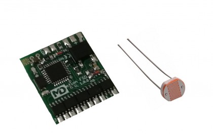 ML-Train 84002026 9-Kanal Funktionsdekoder mit Tag- Nachtsensor, Servofunktion & Effekten