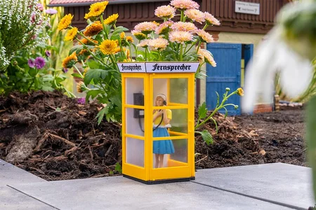 Telefonzelle mit Figur Pola 333231