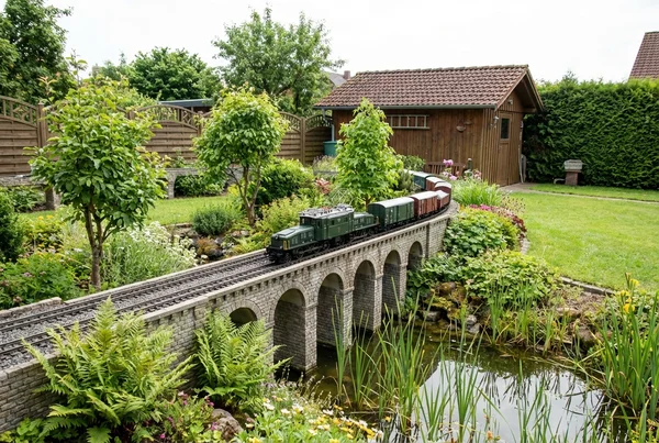 Gartenbahn elektrolokomotive für enge radien und steigungen – Detailansicht