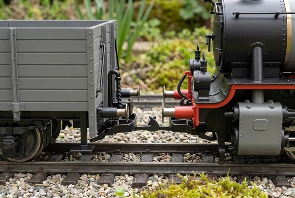 Wie Kupplung bei Spur G Gartenbahn richtig einstellen – Detailansicht