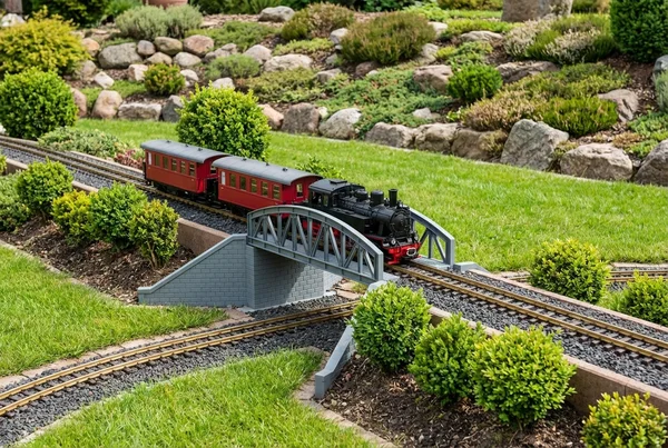 Gartenbahn Brücken und Tunnel selbst bauen Tipps in der Praxis