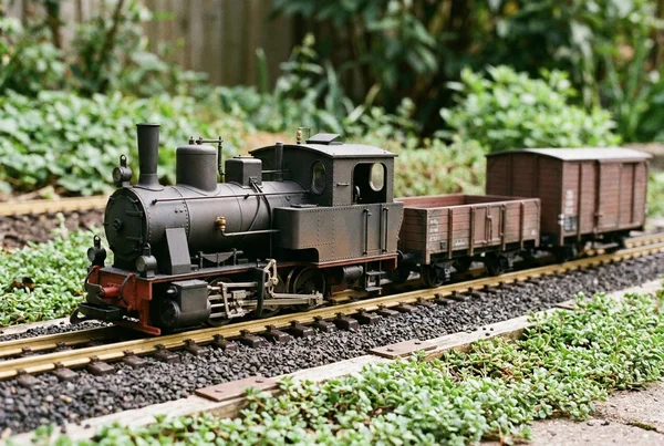 Uni-Motor kurze Welle oder originaler LGB Motor Unterschied Gartenbahn – Detailansicht