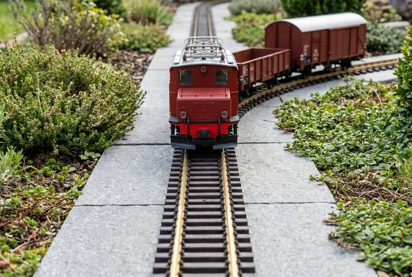 Wie gewindebohrer m2 für modellbahn kleinteile richtig einsetzen – Detailansicht