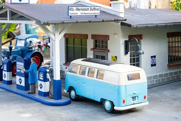 Tankstelle mit Werkstatt Pola 330821_auswahl4
