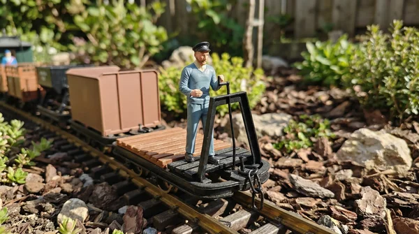 ML-Train Feldbahnlok-Figur Marius stehend – Lokführer/Bremser Spur G ,handbemalt, wetterfest_auswahl7