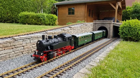 Sicherer Schattenbahnhof für die Gartenbahn: Planung, Bau und Technik