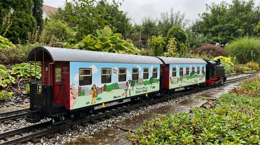 Shaun das Schaf Sonderwagen-Set –  Liebe und Erde – 2 Personenwagen nach HSB-Vorbild Spur-G Train Line 8200285 - Ganzjährig wetterfester Einsatz