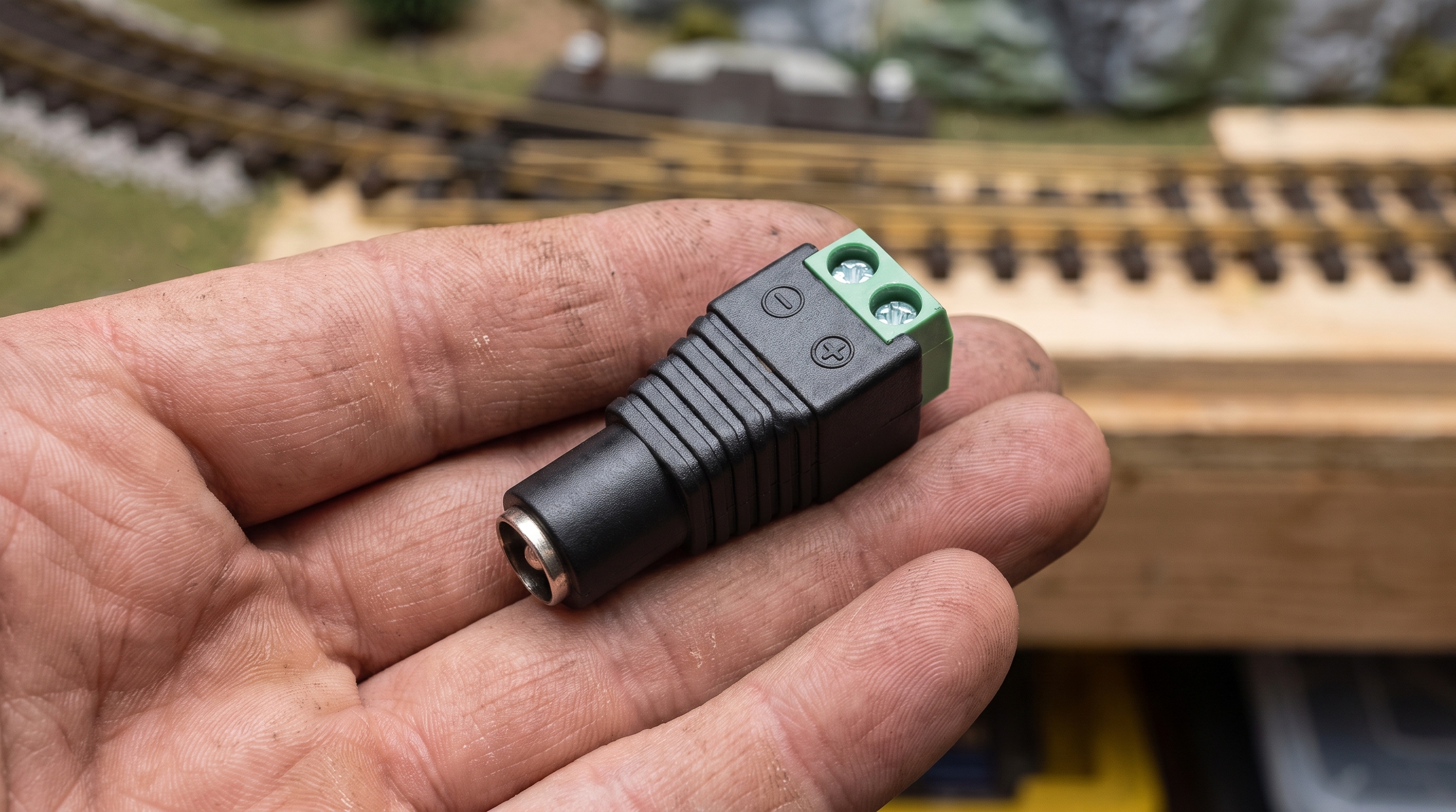 Anschlussadapter mit DC-Hohlbuchse 5,5 x 2,5 mm auf Terminal Block  – Spur G ML-Train 84003055 - Vielseitig einsetzbar