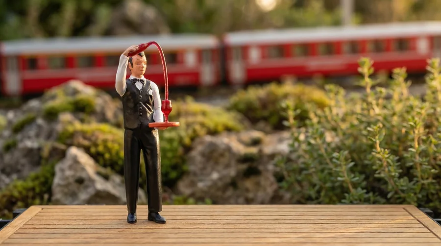 ML-Train Sommelier Stephano RhB Glacier-Express Spur G Figur Handbemalt, Wetterfest - Detaillierte Übersicht