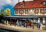bedachter Bahnsteig Pola 330908
